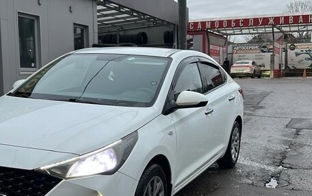 Hyundai Solaris II рестайлинг, 2020 год, 800 000 рублей, 2 фотография