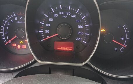 KIA Rio III рестайлинг, 2013 год, 850 000 рублей, 2 фотография