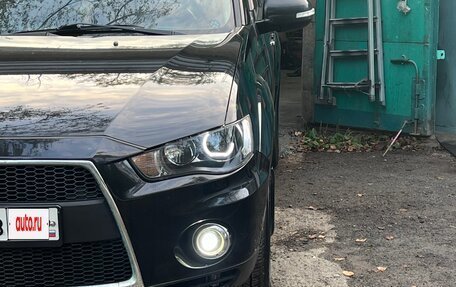 Mitsubishi Outlander III рестайлинг 3, 2011 год, 1 100 000 рублей, 4 фотография