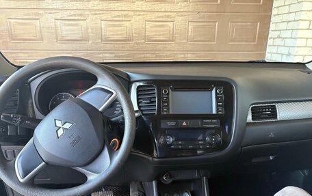 Mitsubishi Outlander III рестайлинг 3, 2014 год, 1 450 000 рублей, 5 фотография