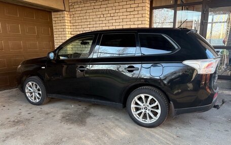 Mitsubishi Outlander III рестайлинг 3, 2014 год, 1 450 000 рублей, 8 фотография