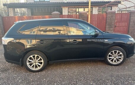 Mitsubishi Outlander III рестайлинг 3, 2014 год, 1 450 000 рублей, 10 фотография