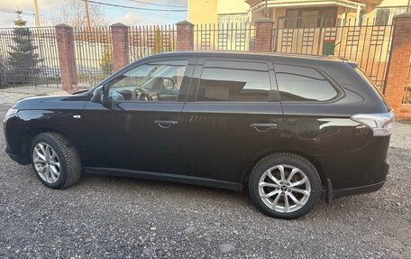 Mitsubishi Outlander III рестайлинг 3, 2014 год, 1 450 000 рублей, 3 фотография