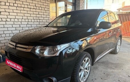Mitsubishi Outlander III рестайлинг 3, 2014 год, 1 450 000 рублей, 7 фотография