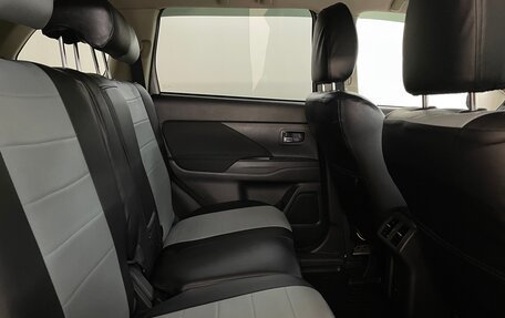 Mitsubishi Outlander III рестайлинг 3, 2022 год, 3 299 000 рублей, 12 фотография