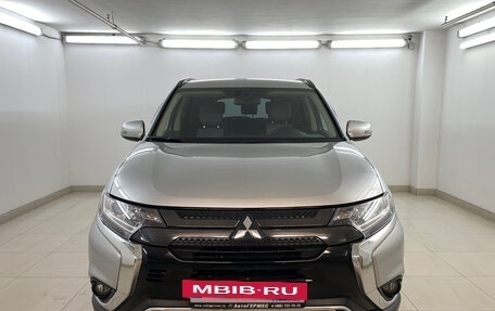Mitsubishi Outlander III рестайлинг 3, 2022 год, 3 299 000 рублей, 2 фотография
