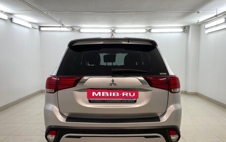 Mitsubishi Outlander III рестайлинг 3, 2022 год, 3 299 000 рублей, 3 фотография