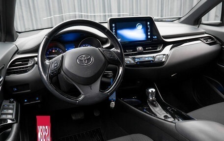 Toyota C-HR I рестайлинг, 2018 год, 2 570 000 рублей, 9 фотография