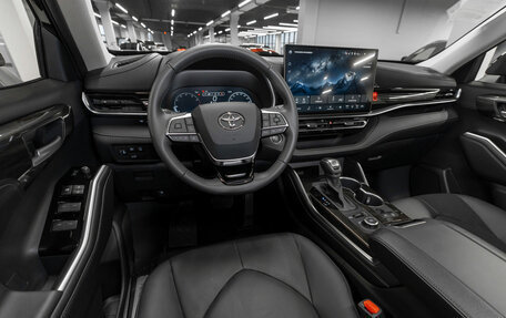 Toyota Highlander, 2025 год, 6 150 000 рублей, 10 фотография