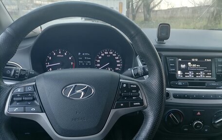 Hyundai Solaris II рестайлинг, 2017 год, 1 000 050 рублей, 3 фотография