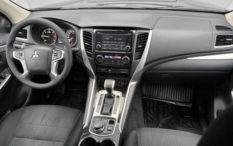 Mitsubishi Pajero Sport III рестайлинг, 2021 год, 2 490 000 рублей, 14 фотография