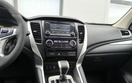 Mitsubishi Pajero Sport III рестайлинг, 2021 год, 2 490 000 рублей, 15 фотография