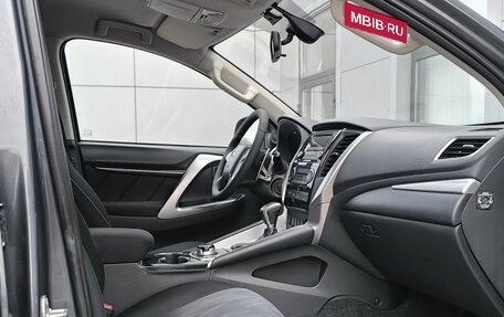 Mitsubishi Pajero Sport III рестайлинг, 2021 год, 2 490 000 рублей, 12 фотография