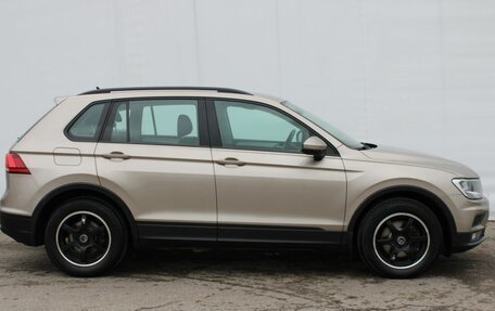 Volkswagen Tiguan II, 2018 год, 2 100 000 рублей, 9 фотография