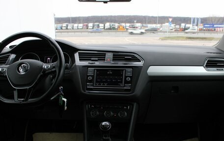 Volkswagen Tiguan II, 2018 год, 2 100 000 рублей, 16 фотография