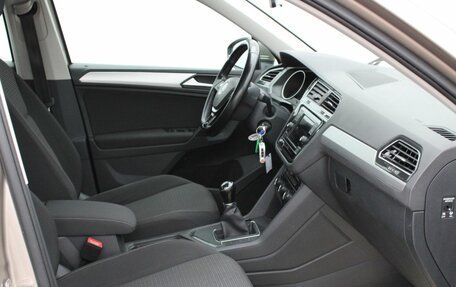 Volkswagen Tiguan II, 2018 год, 2 100 000 рублей, 13 фотография