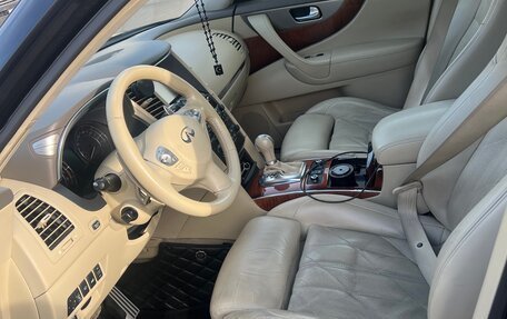 Infiniti QX70, 2015 год, 1 900 000 рублей, 11 фотография