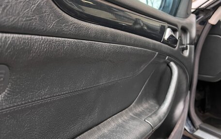 Mercedes-Benz CLK-Класс, 2001 год, 900 000 рублей, 20 фотография