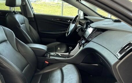 Hyundai Sonata VI, 2011 год, 1 250 000 рублей, 14 фотография