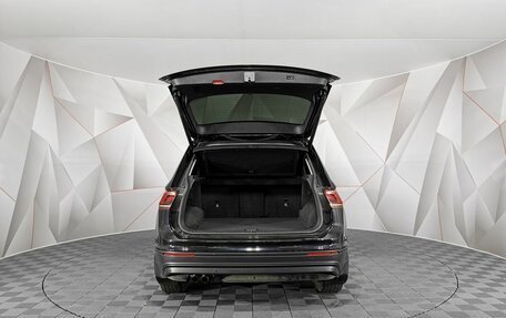 Volkswagen Tiguan II, 2018 год, 2 095 000 рублей, 19 фотография