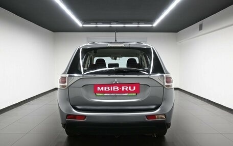 Mitsubishi Outlander III рестайлинг 3, 2013 год, 1 475 000 рублей, 4 фотография