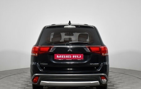 Mitsubishi Outlander III рестайлинг 3, 2018 год, 1 590 000 рублей, 6 фотография