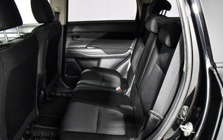 Mitsubishi Outlander III рестайлинг 3, 2018 год, 1 590 000 рублей, 11 фотография