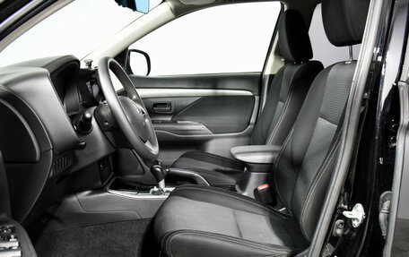 Mitsubishi Outlander III рестайлинг 3, 2018 год, 1 590 000 рублей, 10 фотография