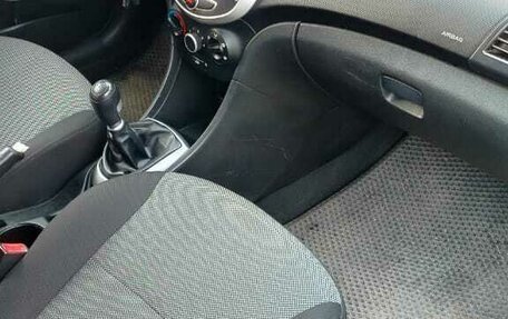 Hyundai Solaris II рестайлинг, 2012 год, 650 000 рублей, 6 фотография