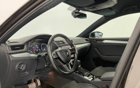 Skoda Superb III рестайлинг, 2018 год, 1 870 000 рублей, 20 фотография