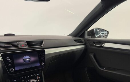 Skoda Superb III рестайлинг, 2018 год, 1 870 000 рублей, 13 фотография