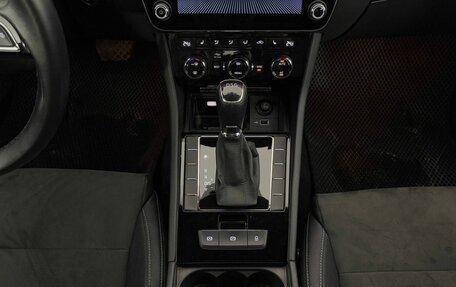 Skoda Superb III рестайлинг, 2018 год, 1 870 000 рублей, 15 фотография