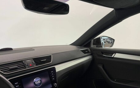 Skoda Superb III рестайлинг, 2018 год, 1 870 000 рублей, 24 фотография