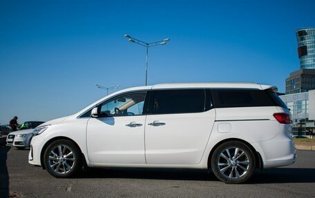 KIA Carnival III, 2018 год, 3 999 999 рублей, 6 фотография