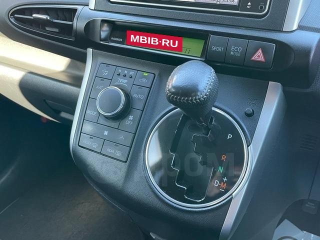 Toyota Wish II, 2011 год, 980 000 рублей, 4 фотография