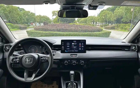 Honda Vezel, 2023 год, 2 150 001 рублей, 15 фотография