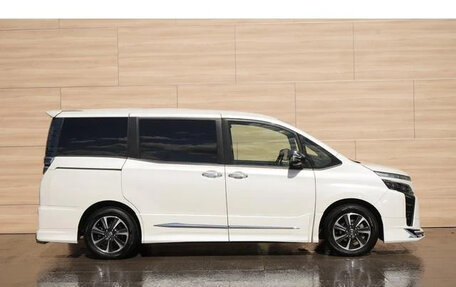 Toyota Voxy III, 2021 год, 2 102 003 рублей, 4 фотография