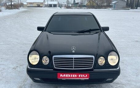 Mercedes-Benz E-Класс, 1999 год, 600 000 рублей, 1 фотография