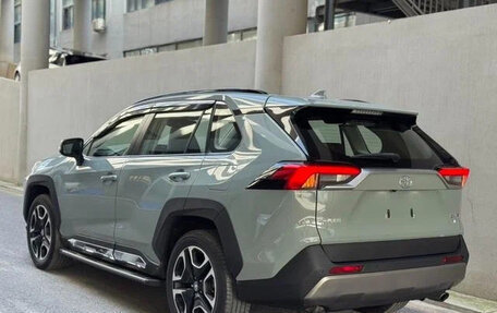 Toyota RAV4, 2022 год, 2 750 000 рублей, 2 фотография