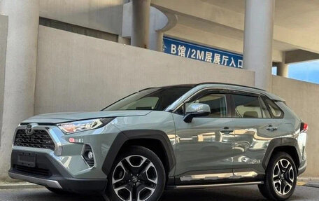 Toyota RAV4, 2022 год, 2 750 000 рублей, 5 фотография