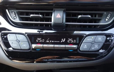 Toyota C-HR I рестайлинг, 2022 год, 1 780 001 рублей, 12 фотография