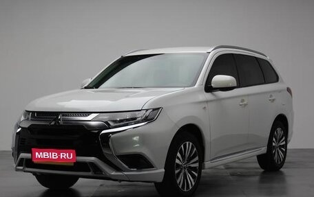 Mitsubishi Outlander III рестайлинг 3, 2022 год, 1 680 300 рублей, 1 фотография
