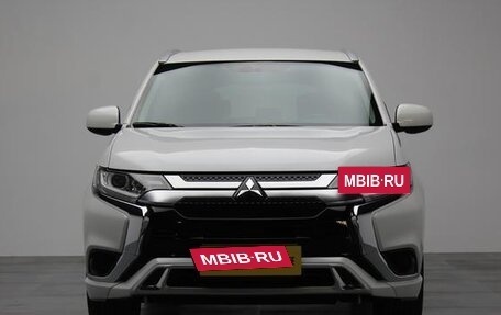 Mitsubishi Outlander III рестайлинг 3, 2022 год, 1 680 300 рублей, 3 фотография