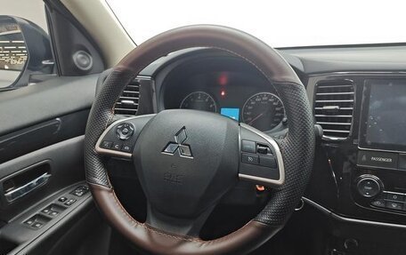 Mitsubishi Outlander III рестайлинг 3, 2022 год, 1 680 300 рублей, 10 фотография