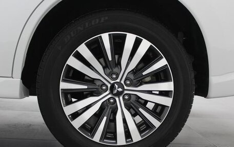 Mitsubishi Outlander III рестайлинг 3, 2022 год, 1 680 300 рублей, 18 фотография