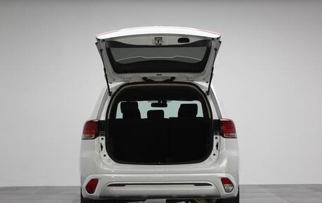 Mitsubishi Outlander III рестайлинг 3, 2022 год, 1 680 300 рублей, 17 фотография