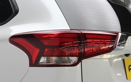 Mitsubishi Outlander III рестайлинг 3, 2022 год, 1 680 300 рублей, 15 фотография