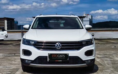 Volkswagen T-Roc I, 2021 год, 2 331 930 рублей, 2 фотография