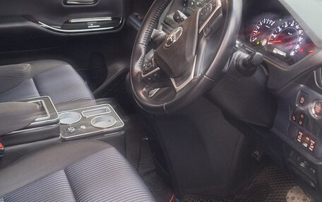 Toyota Voxy III, 2016 год, 2 050 000 рублей, 12 фотография