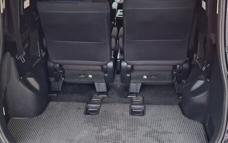 Toyota Voxy III, 2016 год, 2 050 000 рублей, 11 фотография